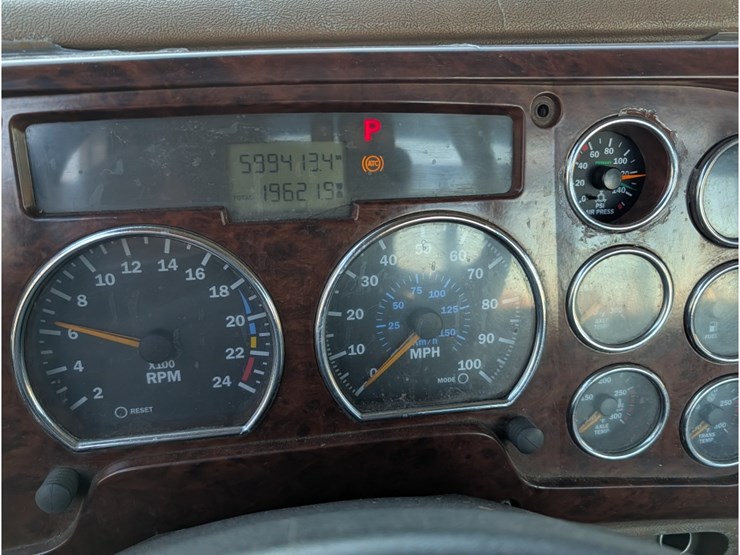 2006-mack-cv713-flatbed-image-24