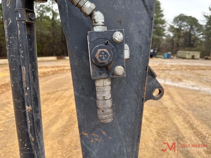 2020-deere-26g-image-10