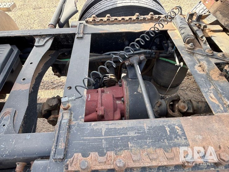 2006-freightliner-day-cab-truck-(gp12099,-unit-802)-image-29