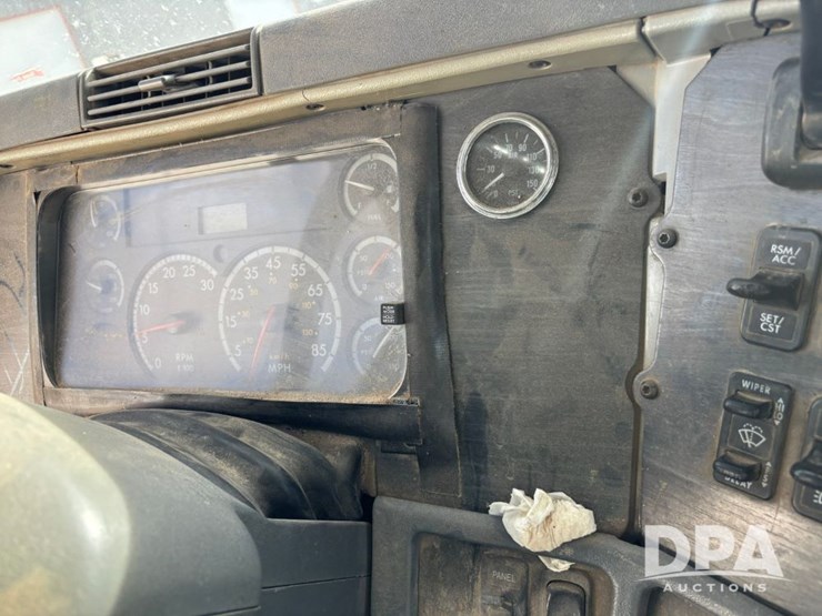 2006-freightliner-day-cab-truck-(gp12099,-unit-802)-image-83