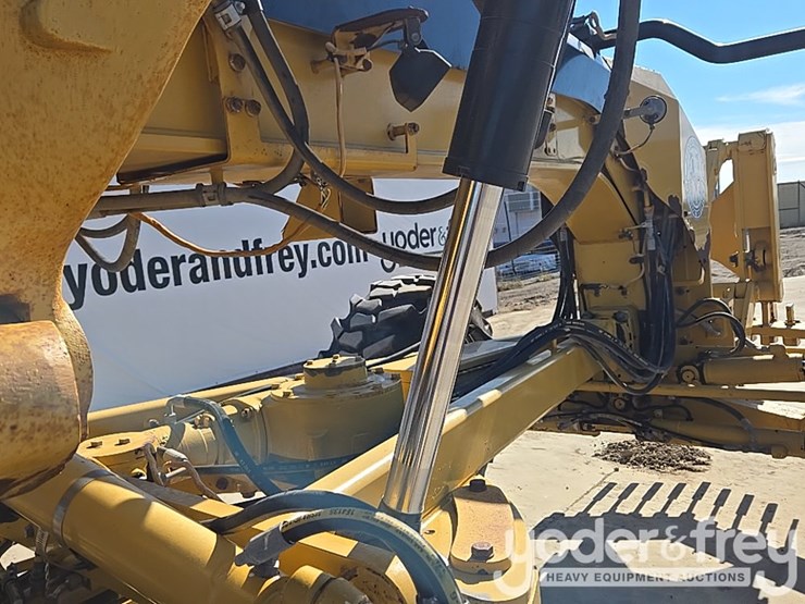 2016-caterpillar-120m2-image-111