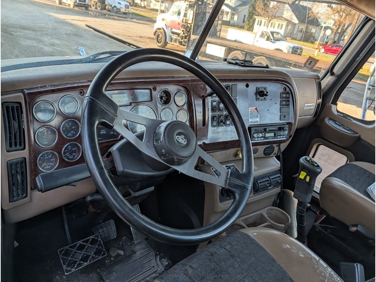 2006-mack-cv713-flatbed-image-22