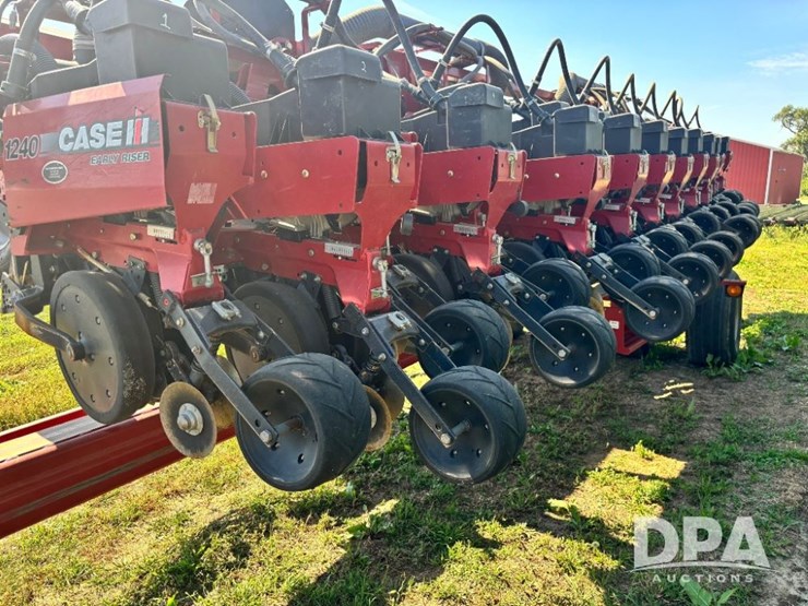 2012-case-ih-1240-image-38