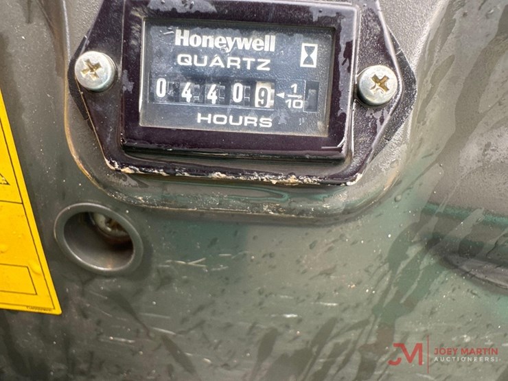 2015-ihi-9vxe-electric-mini-excavator-with-drive-on-rack-image-14