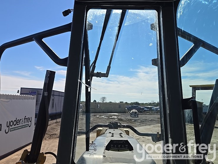 2016-caterpillar-120m2-image-242