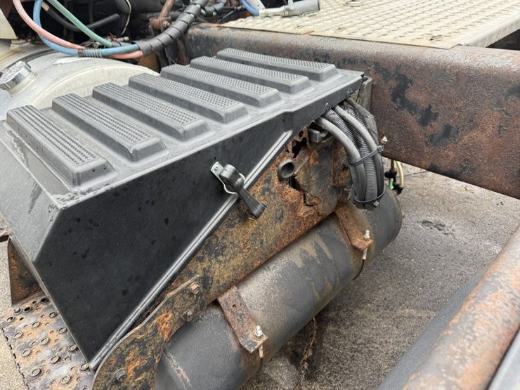 2005-international-8600-image-57