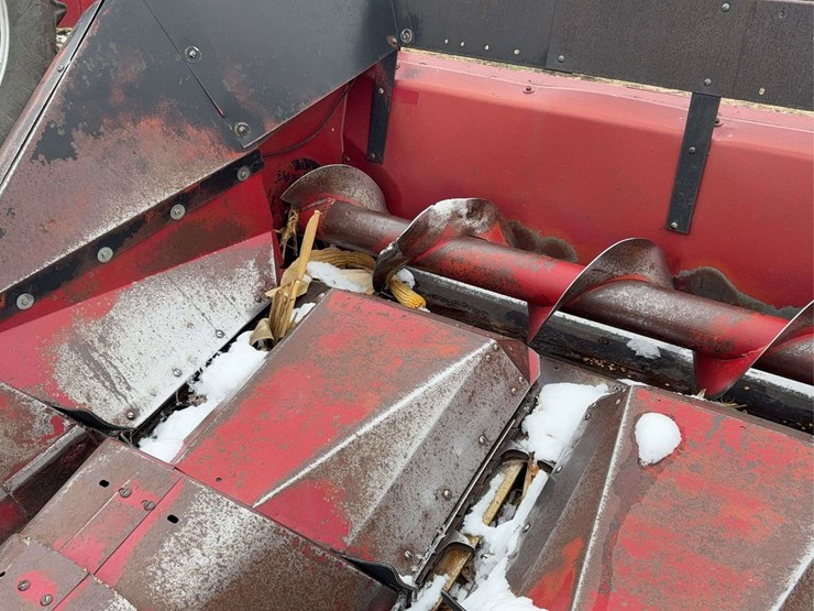 case-ih-1083-8-row-corn-head-image-3