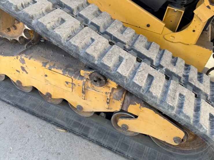 2022-caterpillar-279d3-image-47