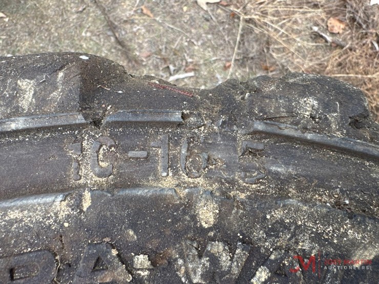 (6)-10-16.5-nhs-tractor-tires-&-rims-image-3