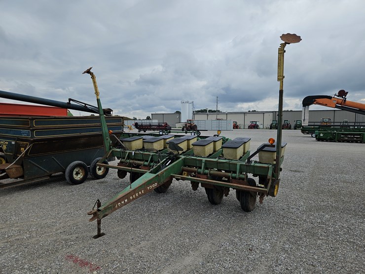 john-deere-7000-image-1