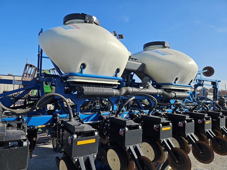2012-kinze-3600-image-6