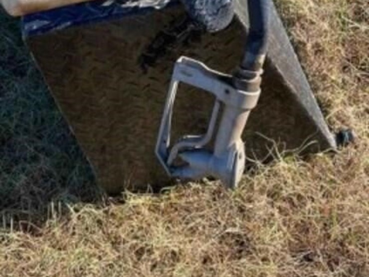 steel-diesel-tank-and-pump-image-4