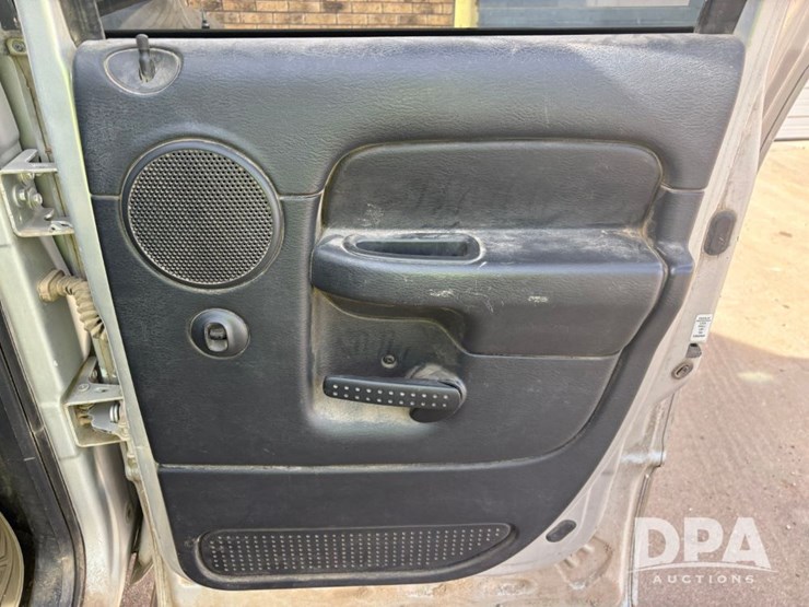 2004-dodge-2500-image-44