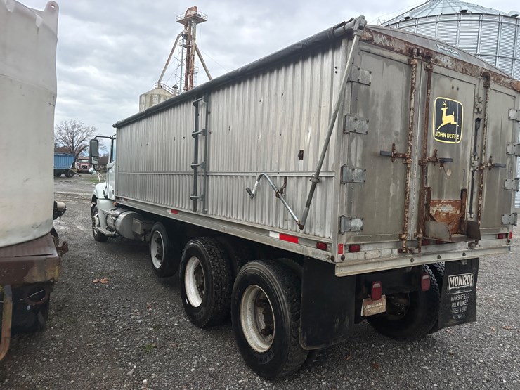 #1402-•-2007-freightliner-image-6