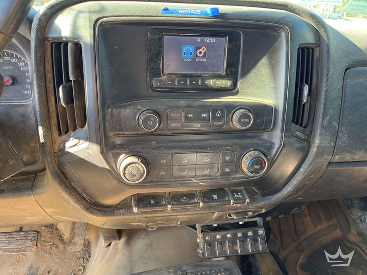 2015-chevrolet-3500hd-image-15