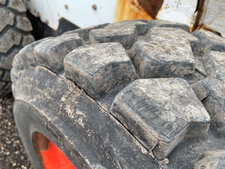 2015-bobcat-s590-image-11