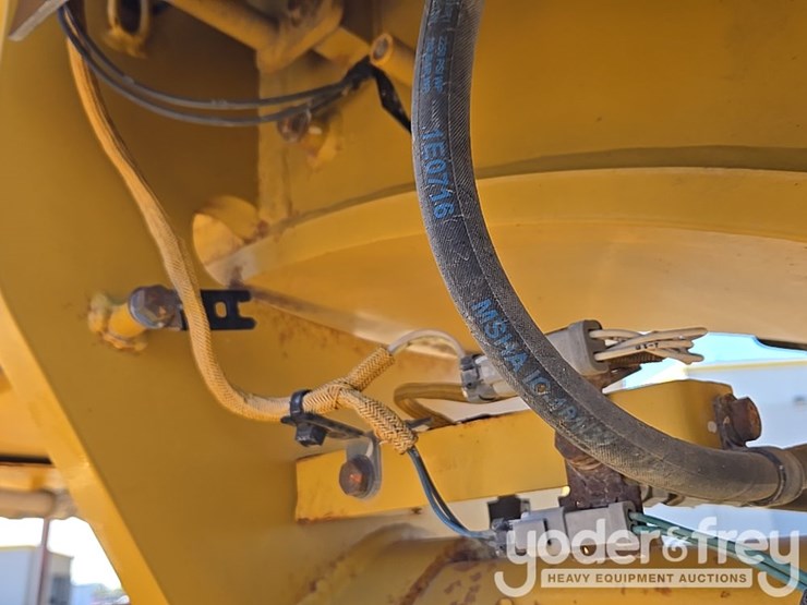 2016-caterpillar-120m2-image-87