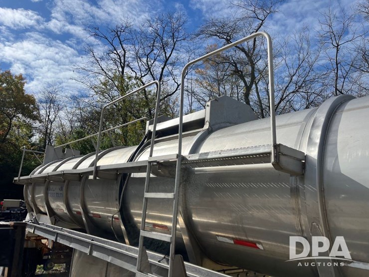 1982-heil-trailer-image-25