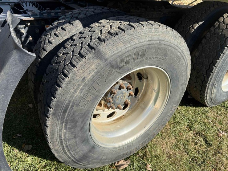 volvo-d13-semi-image-7