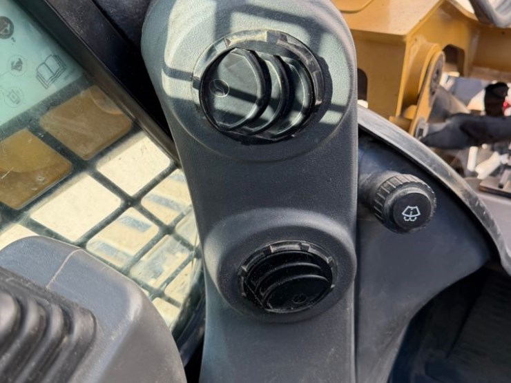 2022-caterpillar-279d3-image-73