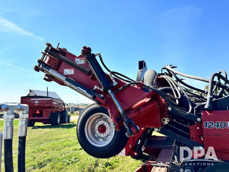 2012-case-ih-1240-image-35