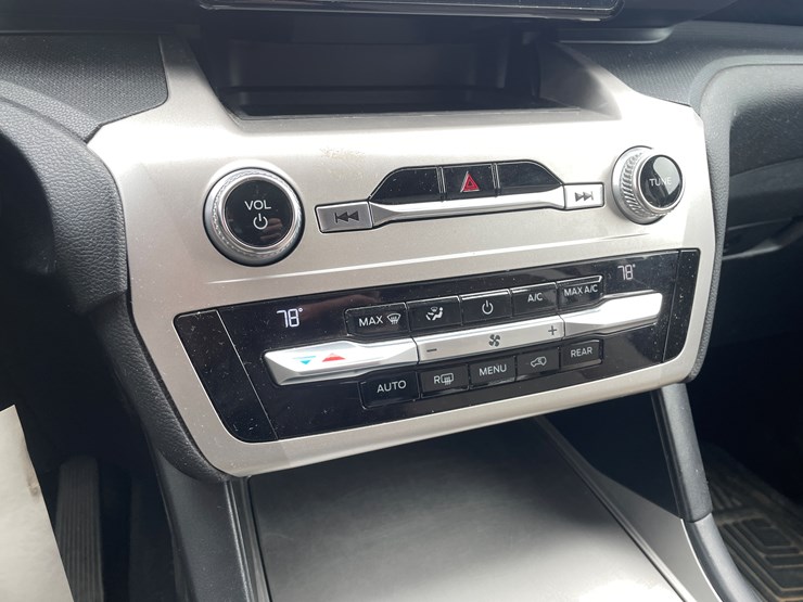 2021-ford-explorer-image-28