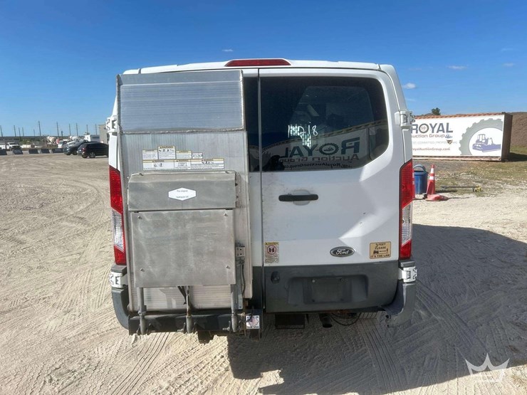 2017-ford-transit-image-27