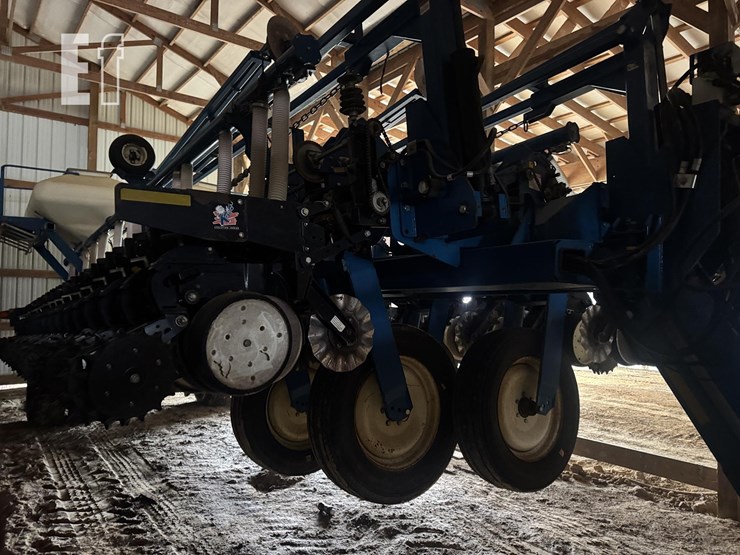 2009-kinze-3700sds-image-18