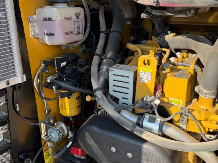 2022-caterpillar-279d3-image-28