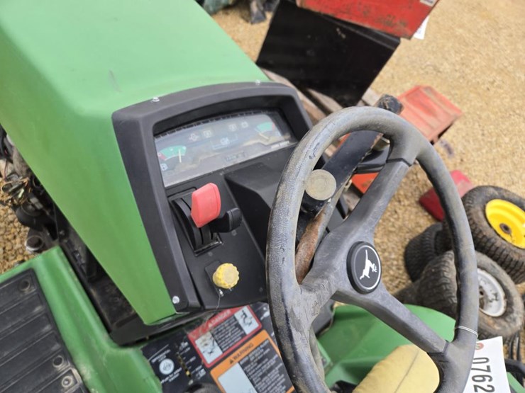 john-deere-425-image-12