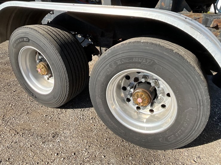 2007-mack-cv713-flatbed-w/-moffett-hookup-image-12