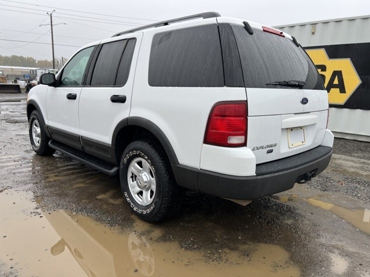 2003-ford-explorer-xlt-image-6
