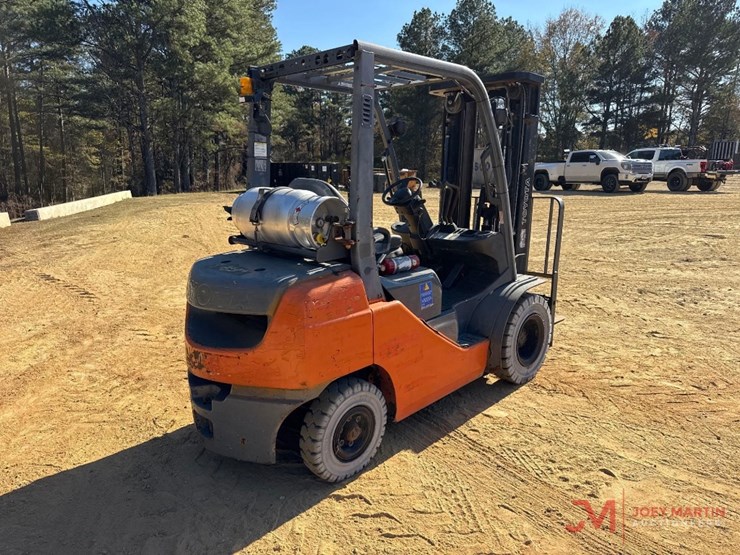 2001-toyota-8fgu25-image-2