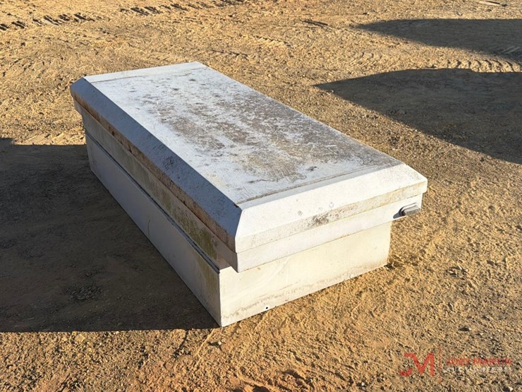 drop-in-pickup-truck-tool-box-image-2