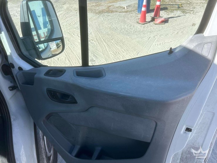 2017-ford-transit-image-18