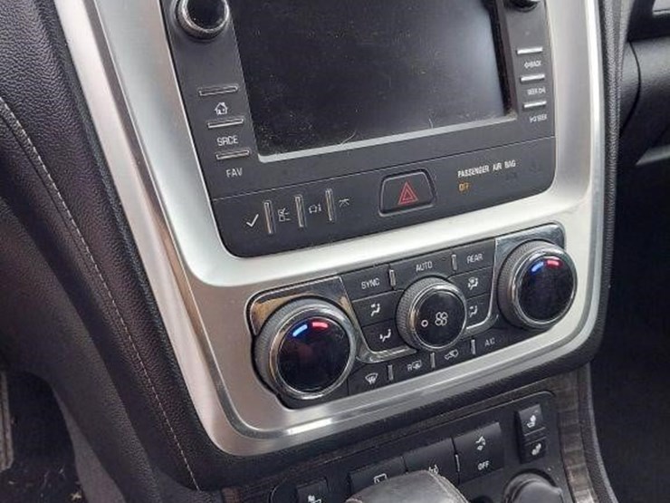 2013-gmc-acadia-image-11