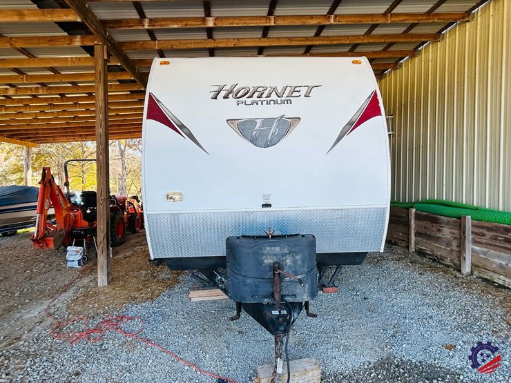 2011-keystone-hornet-platinum-31rbds-t/a-camper-trailer-image-2
