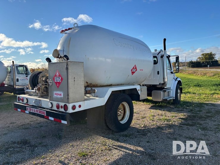 2005-freightliner-business-class-lp-bobtail-truck-(dr12590-unit-6501)-image-11