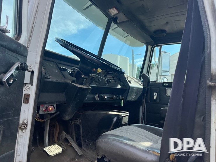 1993-white-gmc-liquid-truck-(dr8592-unit-129952)-image-66