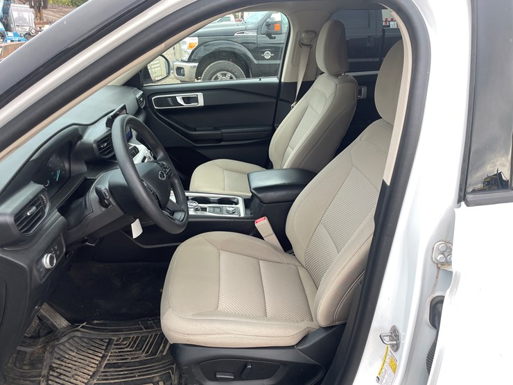 2021-ford-explorer-image-25