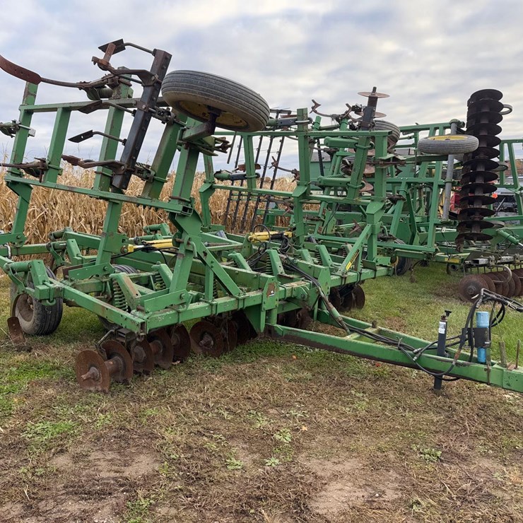 17 shank John Deere disc chisel