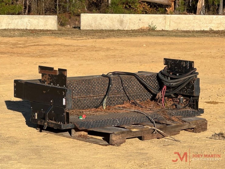 tommy-lift-gate-image-1