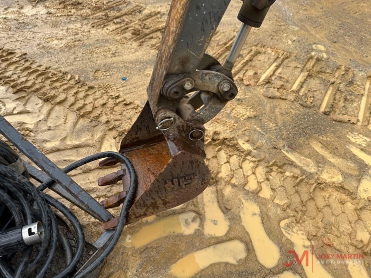 2015-ihi-9vxe-electric-mini-excavator-with-drive-on-rack-image-8