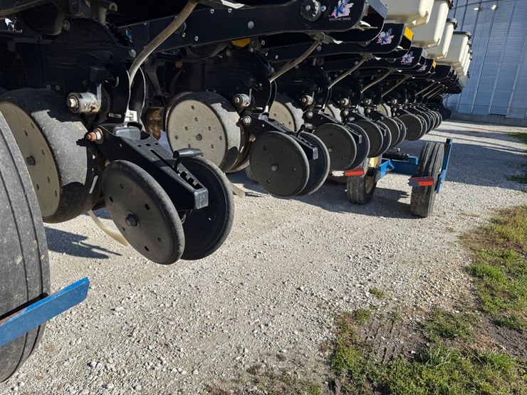 2014-kinze-3600-image-10