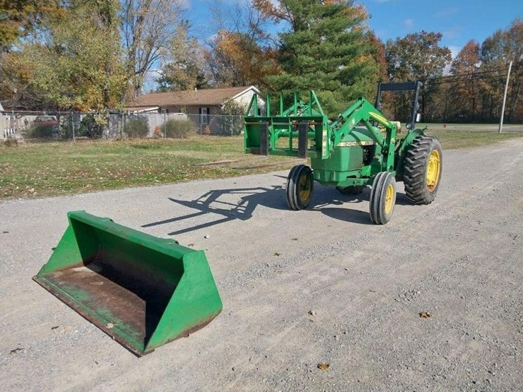 john-deere-2040-image-1
