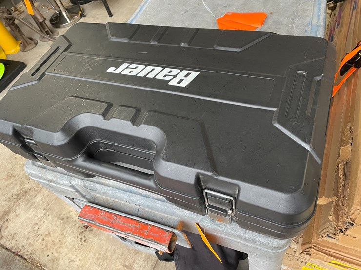 #4138-•-bauer-163ie-b-demolition-hammer-kit-image-1