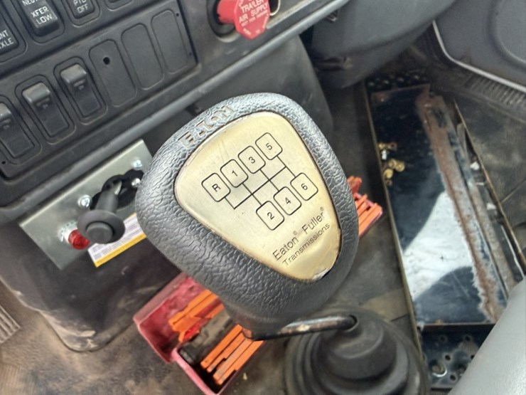 2006-international-7300-image-83