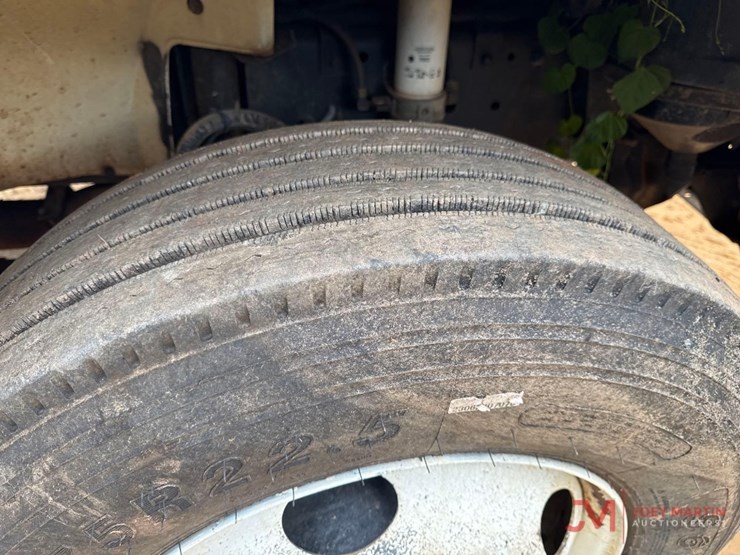 2003-freightliner-cab-&-chassis-truck-image-10