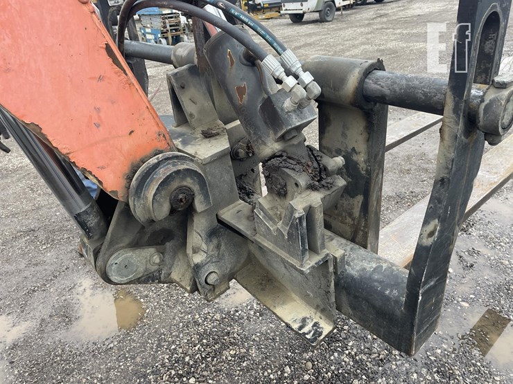 2011-jlg-g10-55a-image-12