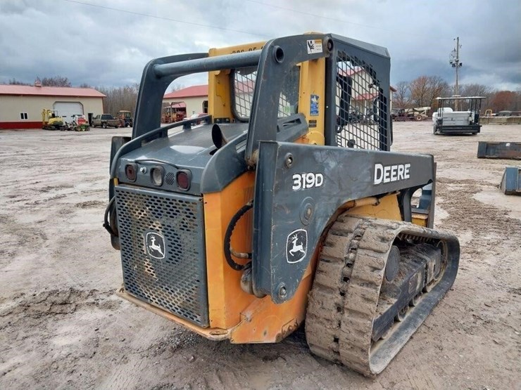 deere-319d-image-4